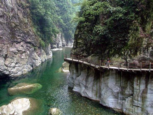 scenic spot 龙门山银厂沟属级风景名胜区,由九峰山,丹景山和