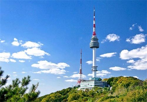 南山塔n首尔塔也叫南山塔,建成于19.