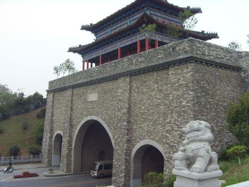 北门城楼北门城楼本名"壁辉,因位于凤凰古城北面.