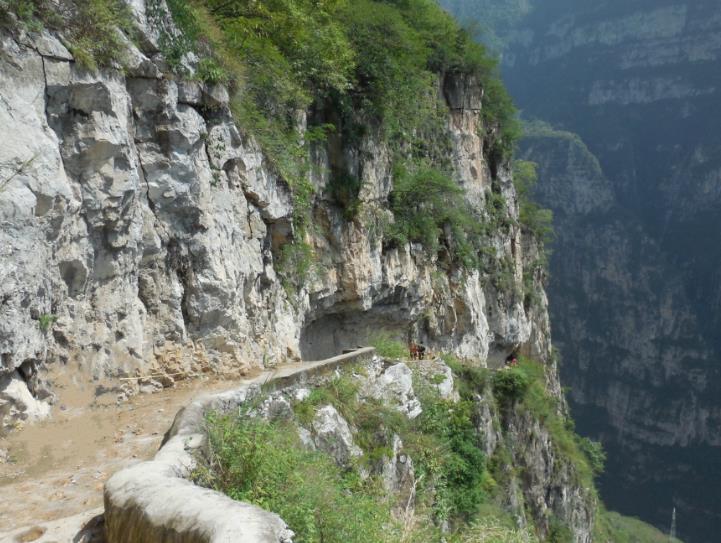 四川古路村,悬崖上的村庄,这里的人几乎没下过山